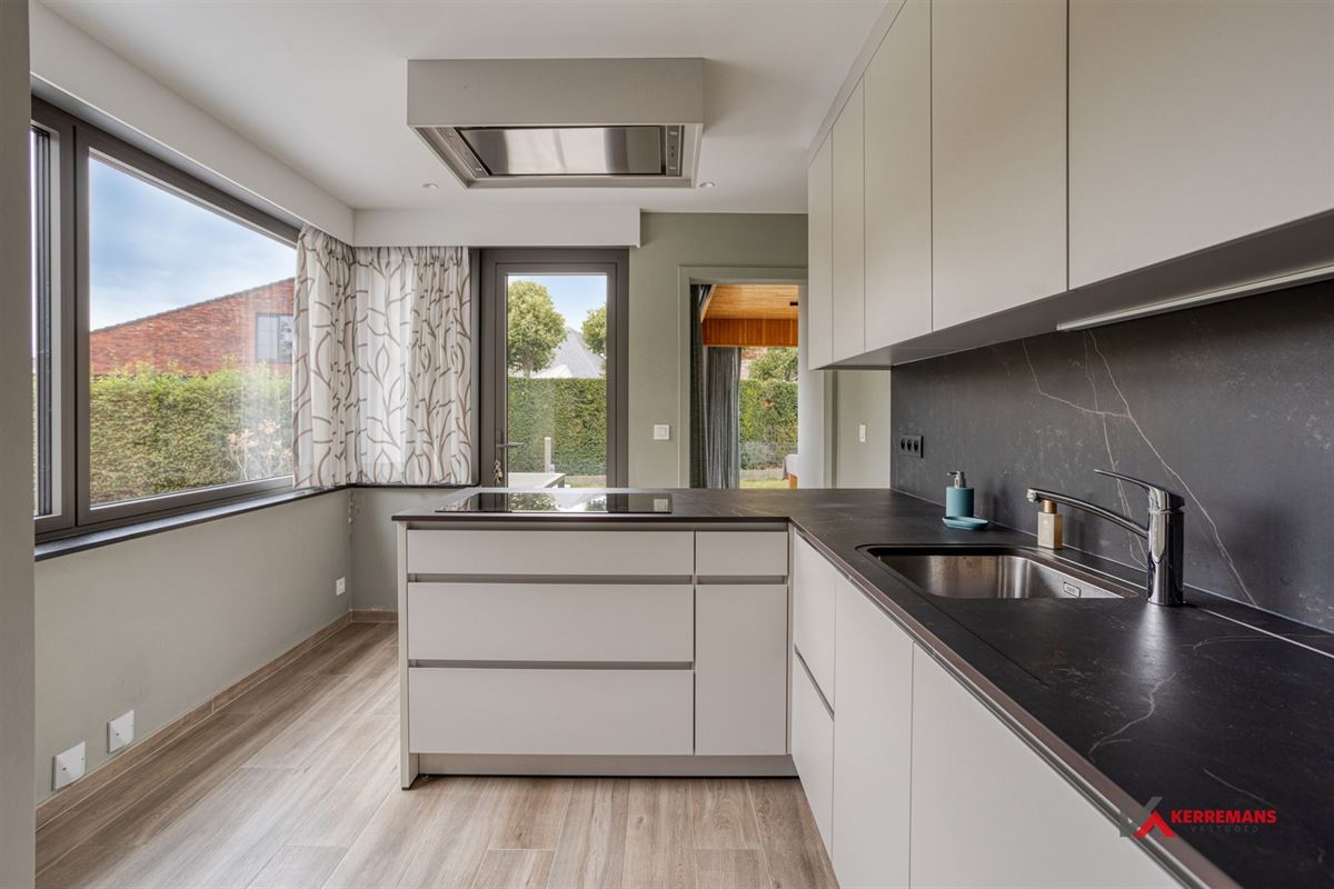 Woning met 3 slaapkamers, garage en tuin. 