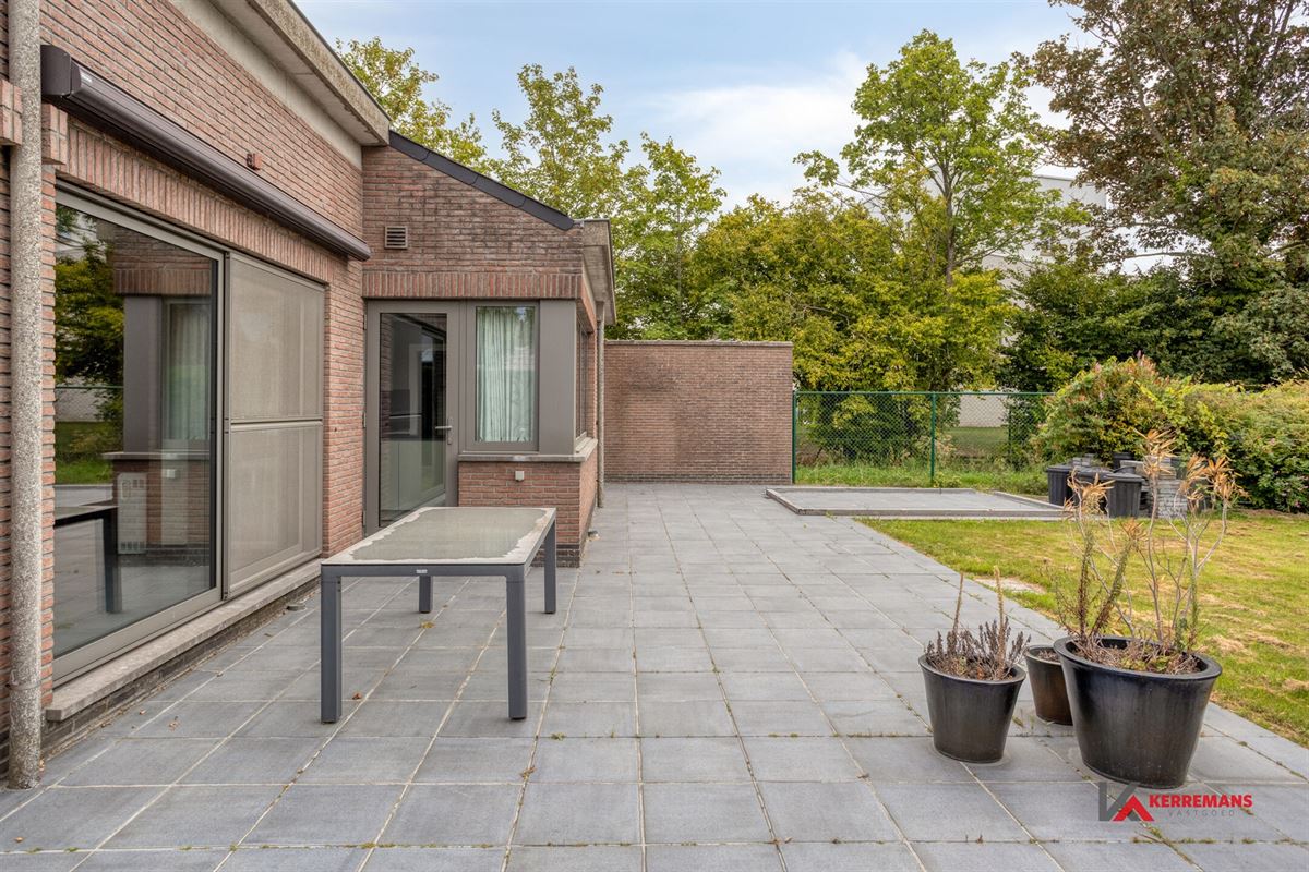 Woning met 3 slaapkamers, garage en tuin. 