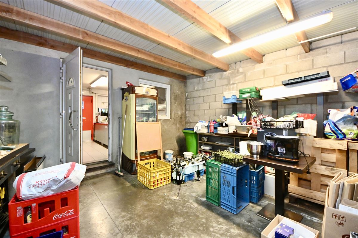 Handelspand met restaurant en appartement