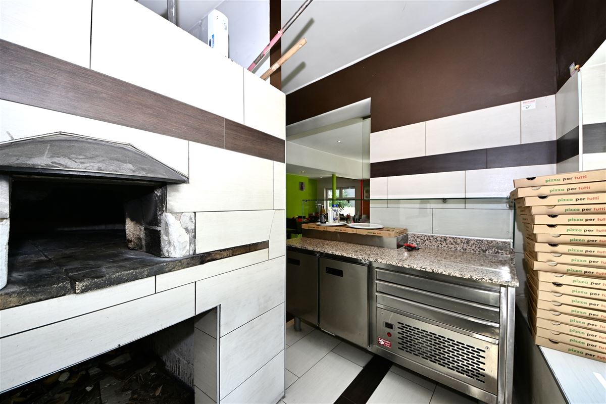 Handelspand met restaurant en appartement