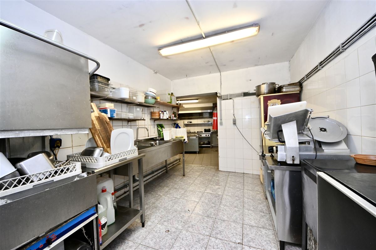 Handelspand met restaurant en appartement