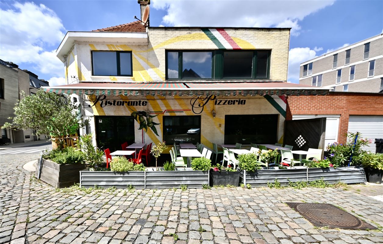 Handelspand met restaurant en appartement