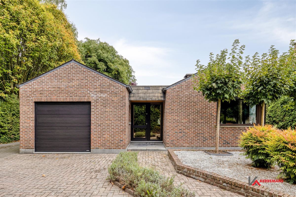 Laagbouwwoning met 3 slaapkamers, garage en tuin. 