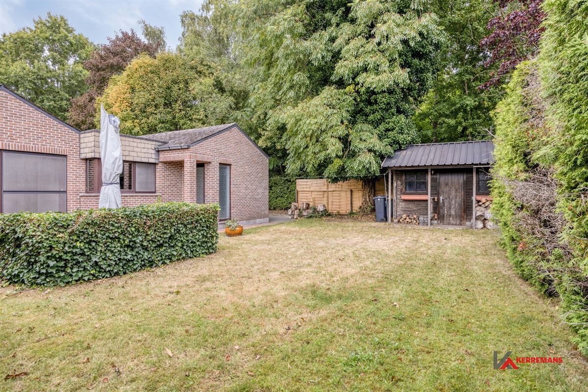 Laagbouwwoning met 3 slaapkamers, garage en tuin. 