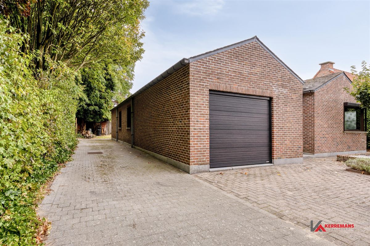 Laagbouwwoning met 3 slaapkamers, garage en tuin. 