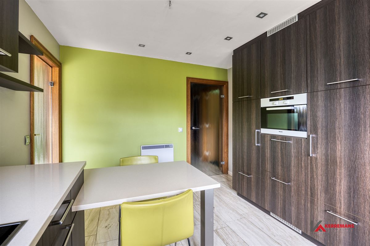 Laagbouwwoning met 3 slaapkamers, garage en tuin. 