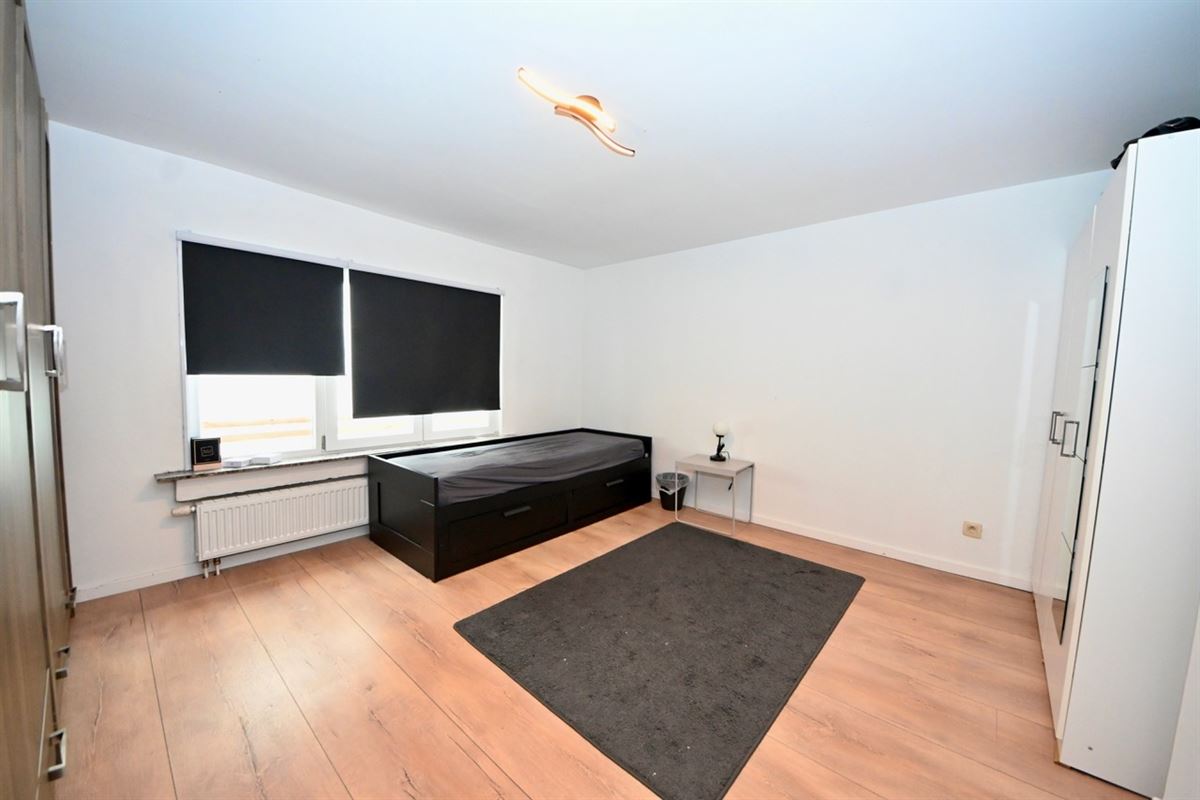 Gerenoveerde woning met 4 slaapkamers en tuin.