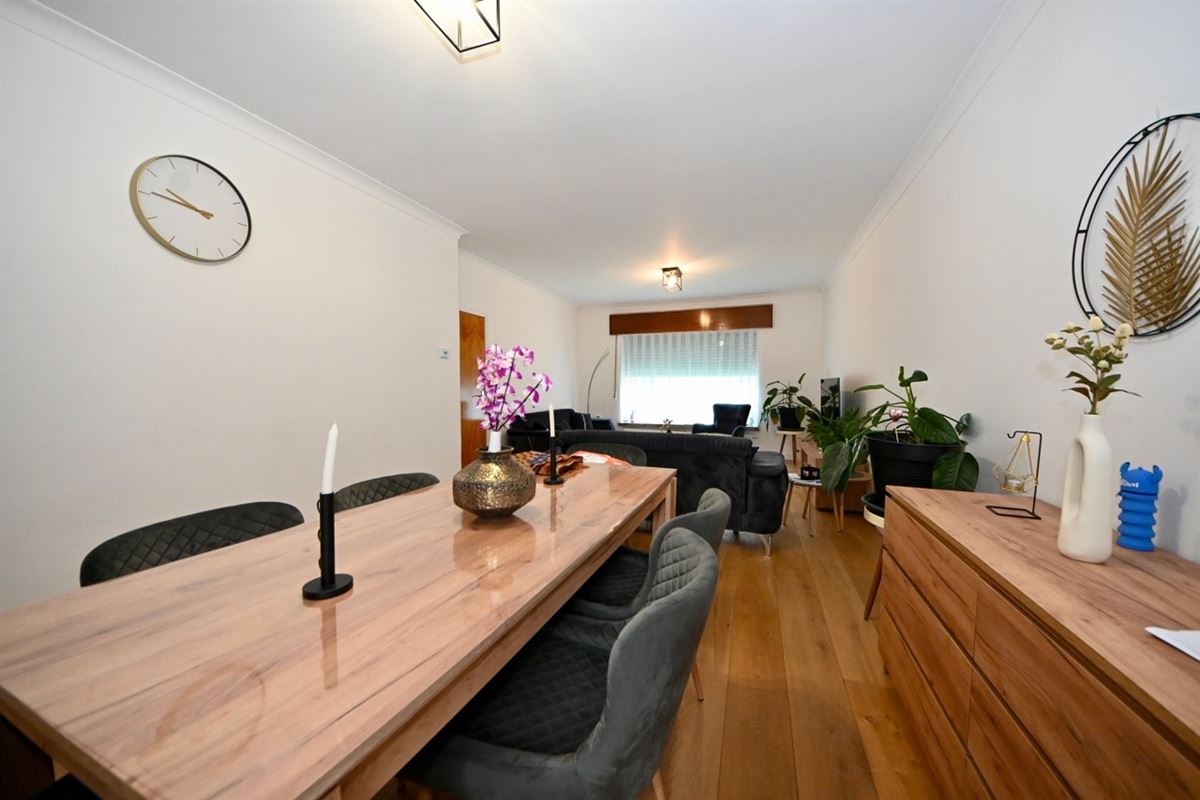 Gerenoveerde woning met 4 slaapkamers en tuin.