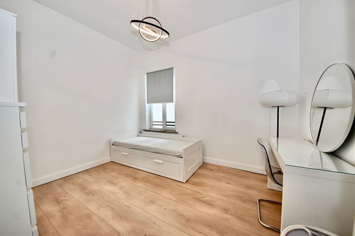 Gerenoveerde woning met 4 slaapkamers en tuin.