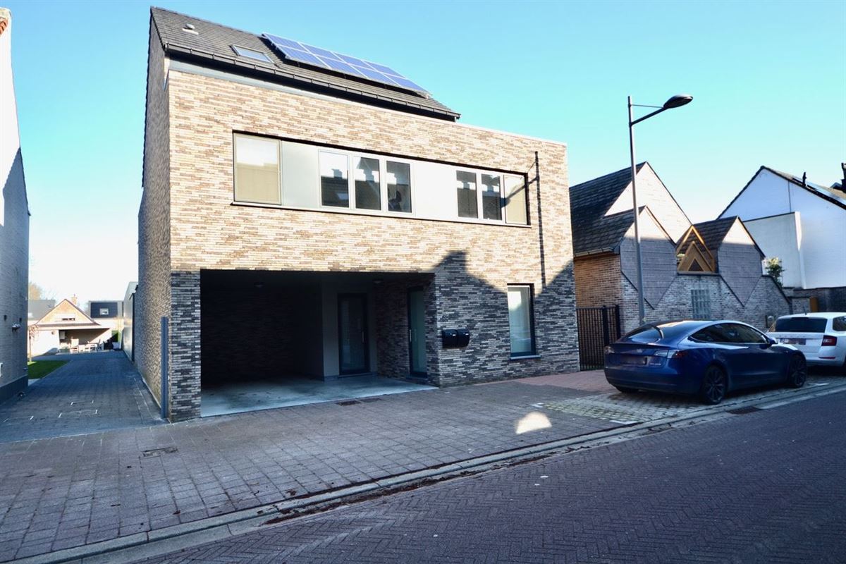 Duplex appartement met 2 slaapkamers en terras.