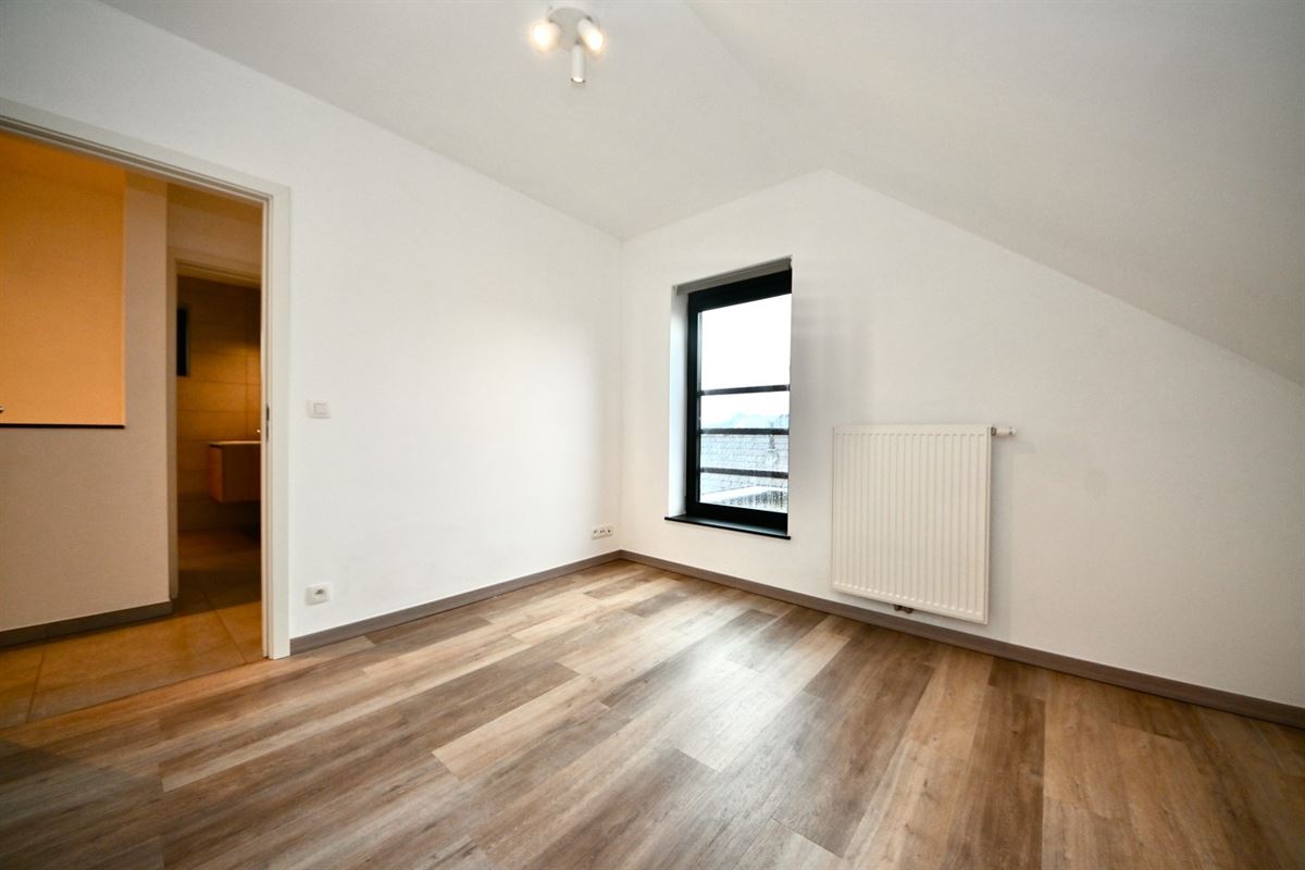 Duplex appartement met 2 slaapkamers en terras.