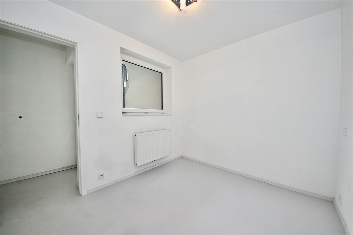 Appartement met 2 slaapkamers, terras en staanplaats.