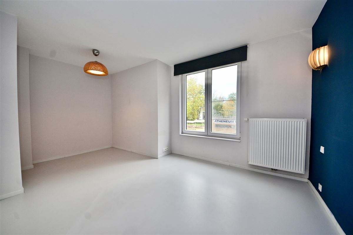 Appartement met 2 slaapkamers, terras en staanplaats.