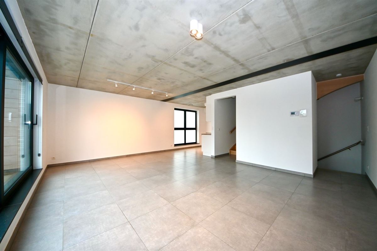 Duplex appartement met 2 slaapkamers en terras.