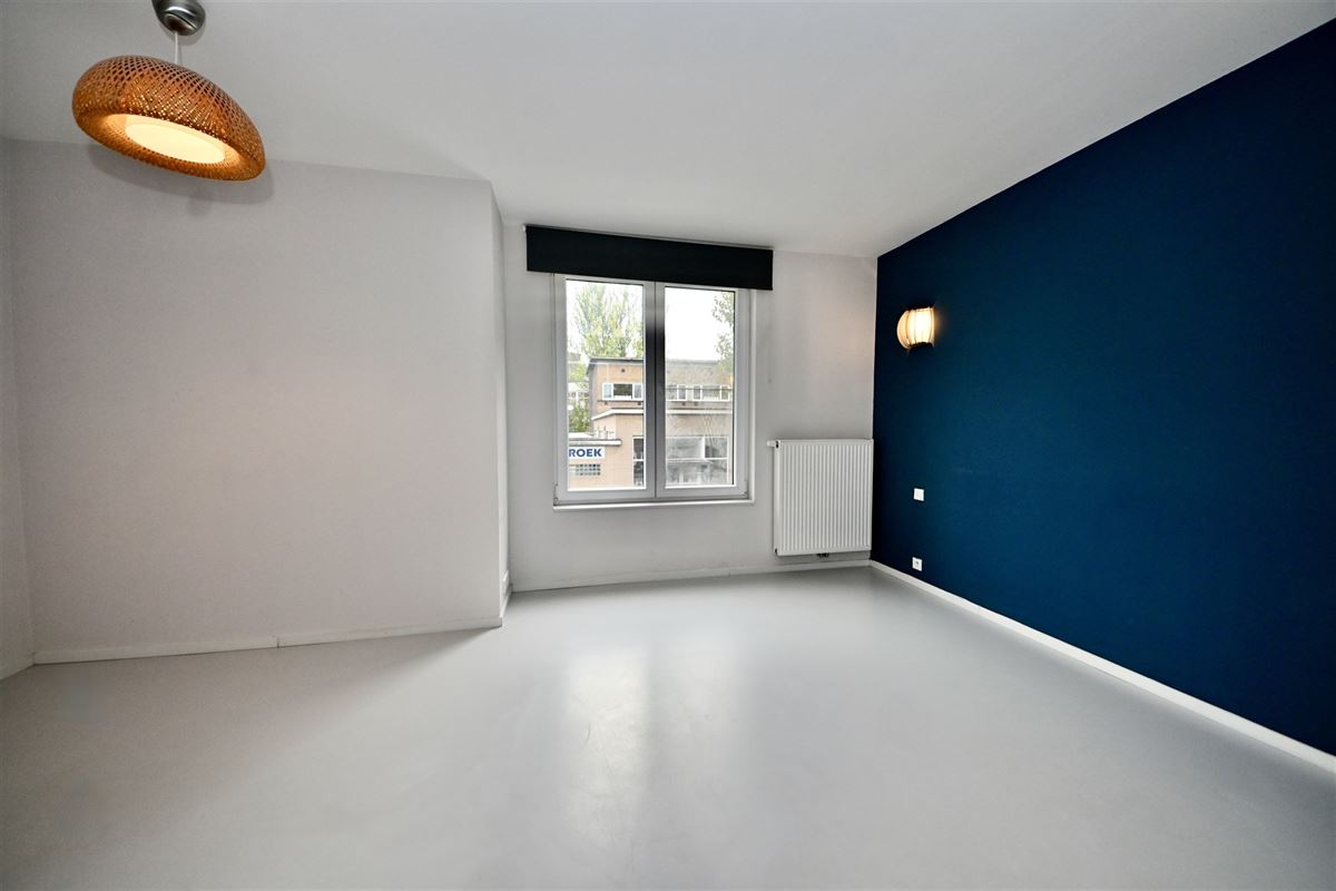 Appartement met 2 slaapkamers, terras en staanplaats.