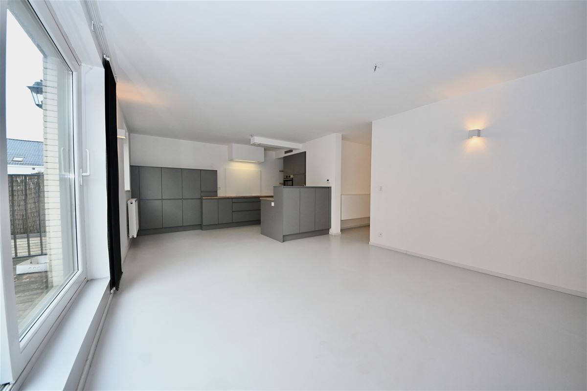 Appartement met 2 slaapkamers, terras en staanplaats.