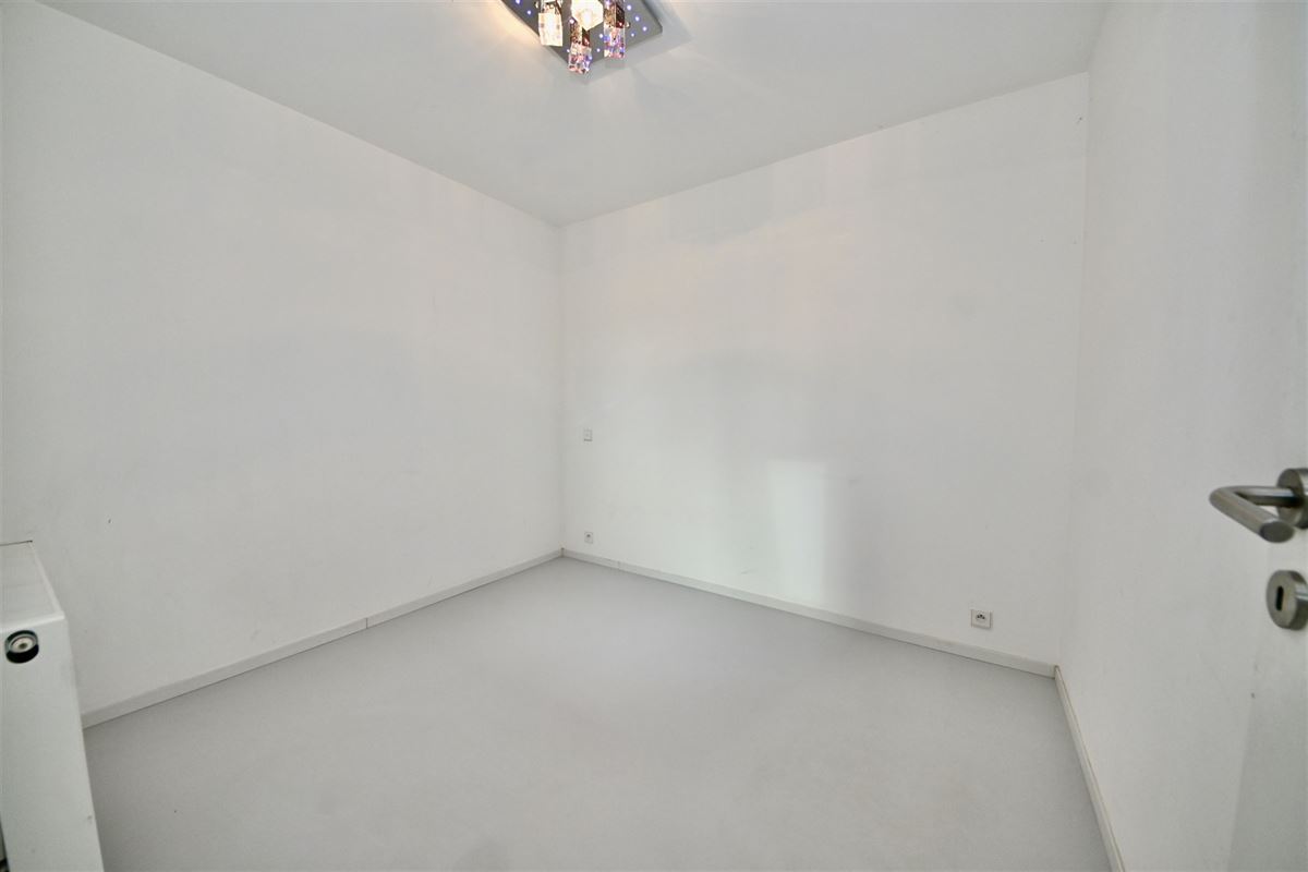 Appartement met 2 slaapkamers, terras en staanplaats.