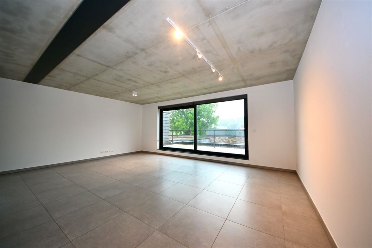 Duplex appartement met 2 slaapkamers en terras.