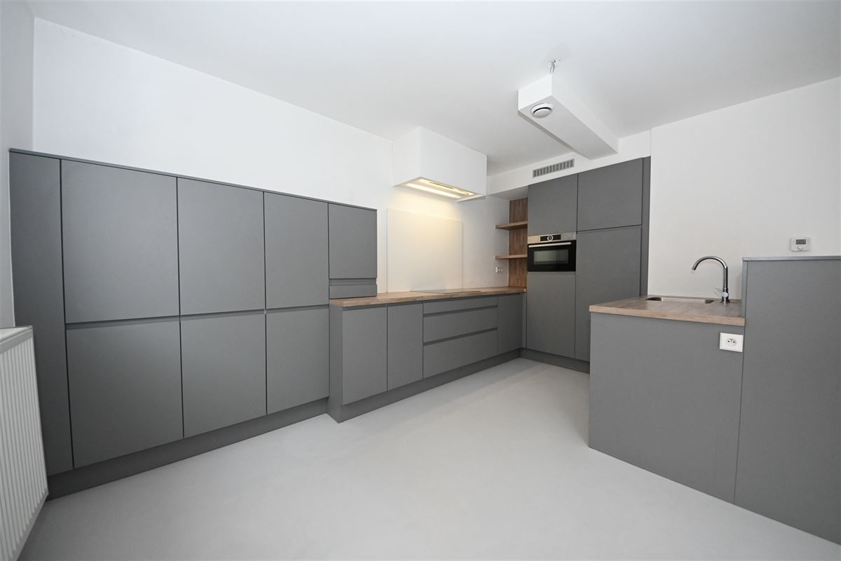 Appartement met 2 slaapkamers, terras en staanplaats.