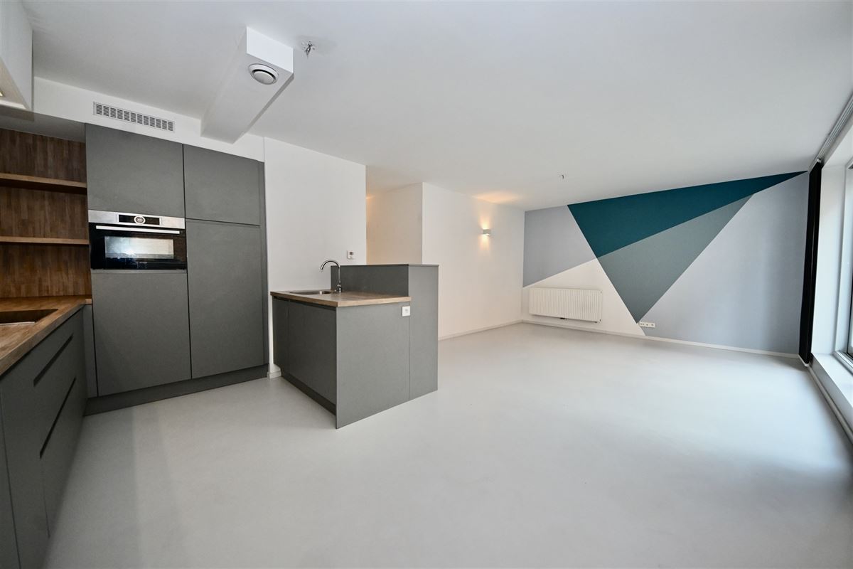 Appartement met 2 slaapkamers, terras en staanplaats.