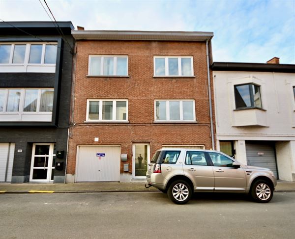 Appartement met 3 slaapkamers, garage en terras.