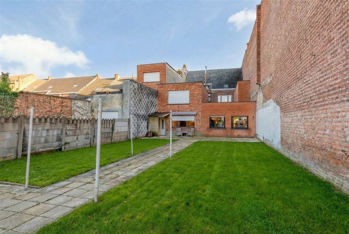 Commercieel pand met woonst op toplocatie.
