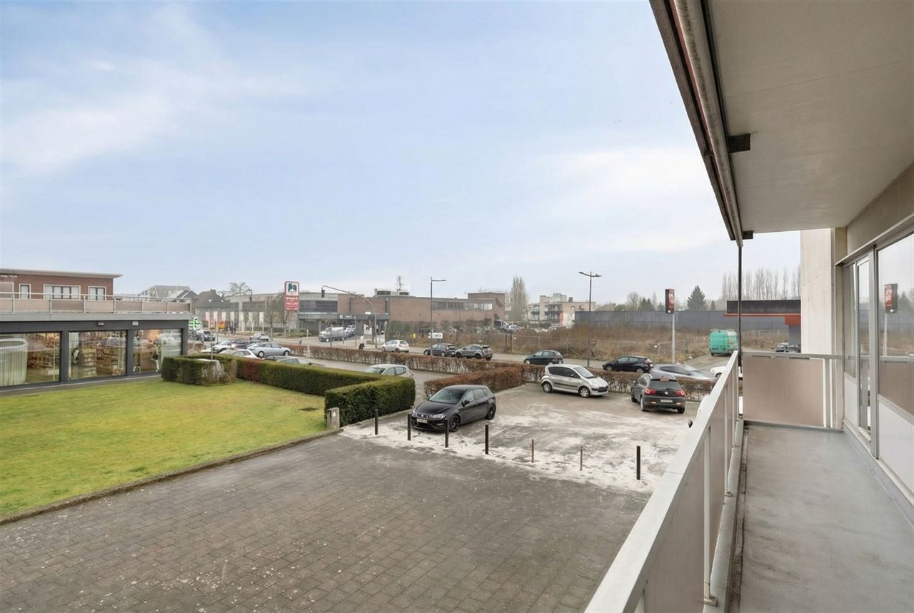 Appartement op 1ste verdieping met 2 slaapkamers en garage.