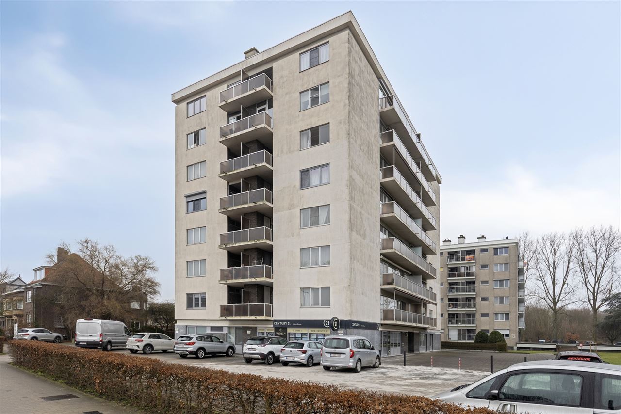 Appartement op 1ste verdieping met 2 slaapkamers en garage.