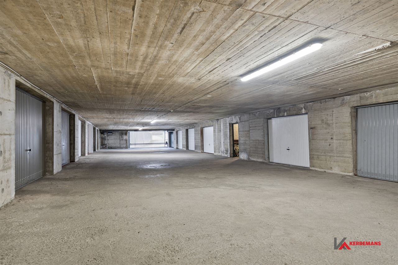 Appartement op 1ste verdieping met 2 slaapkamers en garage.