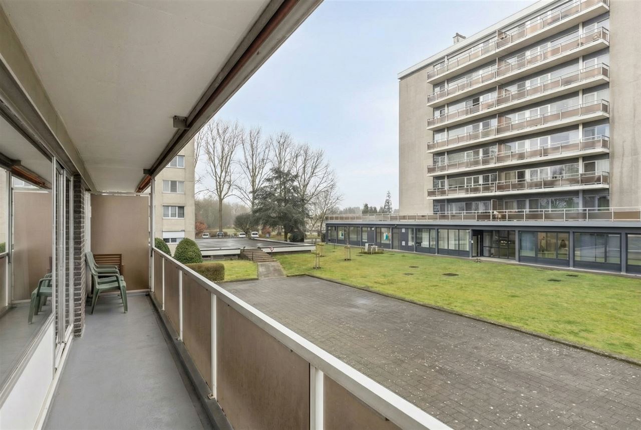Appartement op 1ste verdieping met 2 slaapkamers en garage.