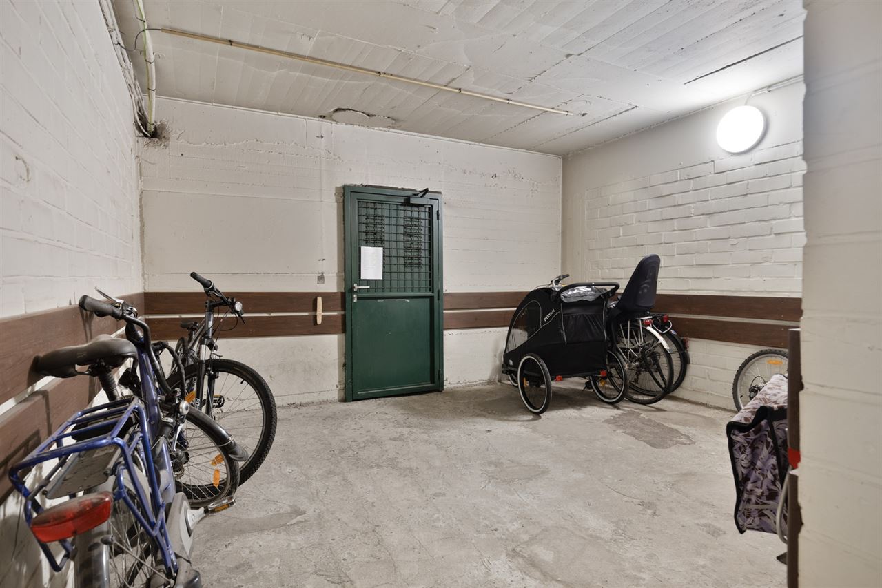 Appartement op 1ste verdieping met 2 slaapkamers en garage.