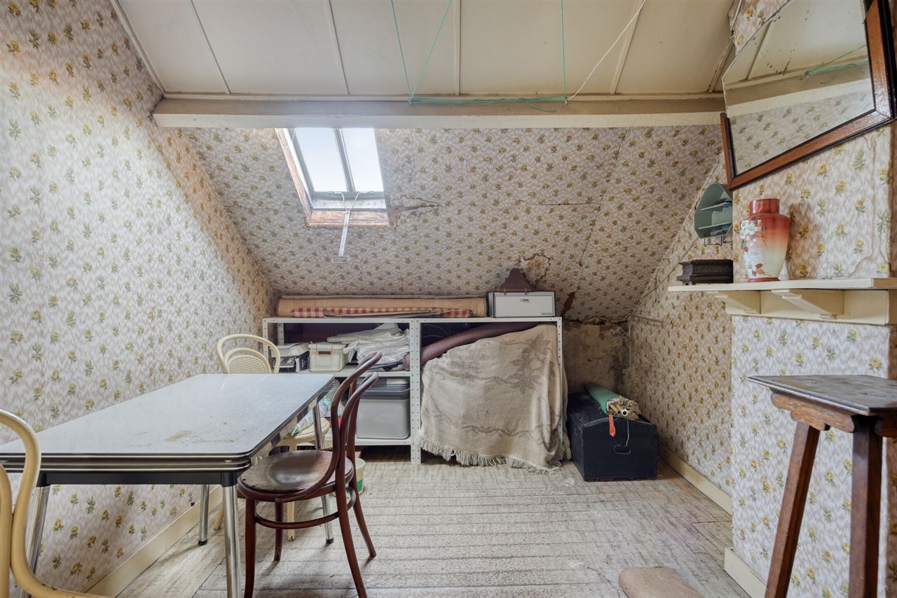 Te renoveren woning met 4 slaapkamers en tuin.
