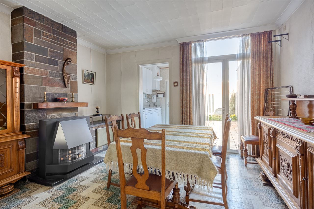 Te renoveren woning met 4 slaapkamers en tuin.