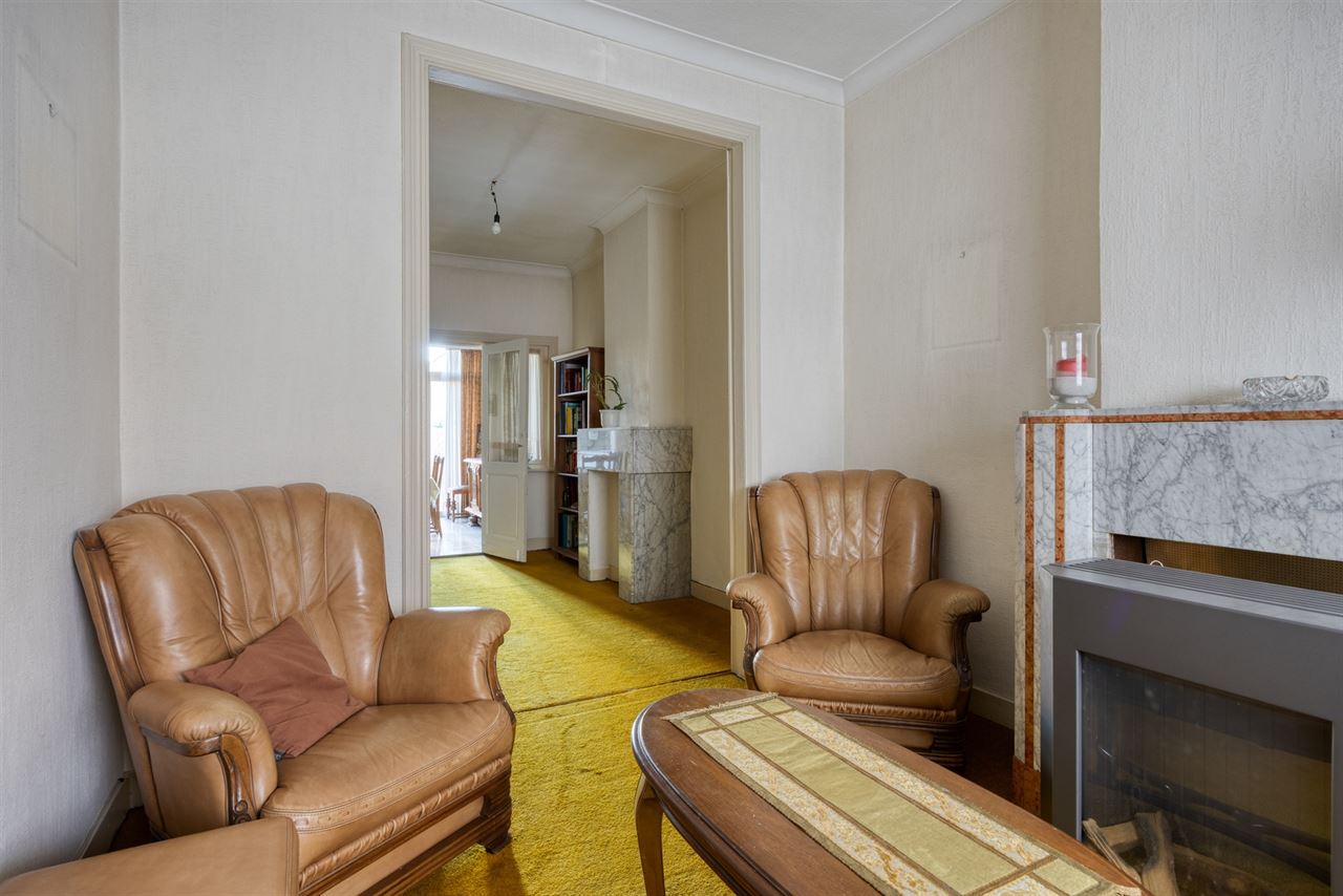 Te renoveren woning met 4 slaapkamers en tuin.