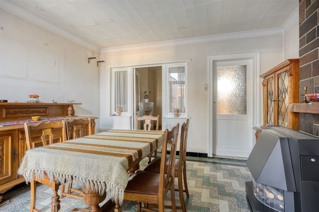 Te renoveren woning met 4 slaapkamers en tuin.