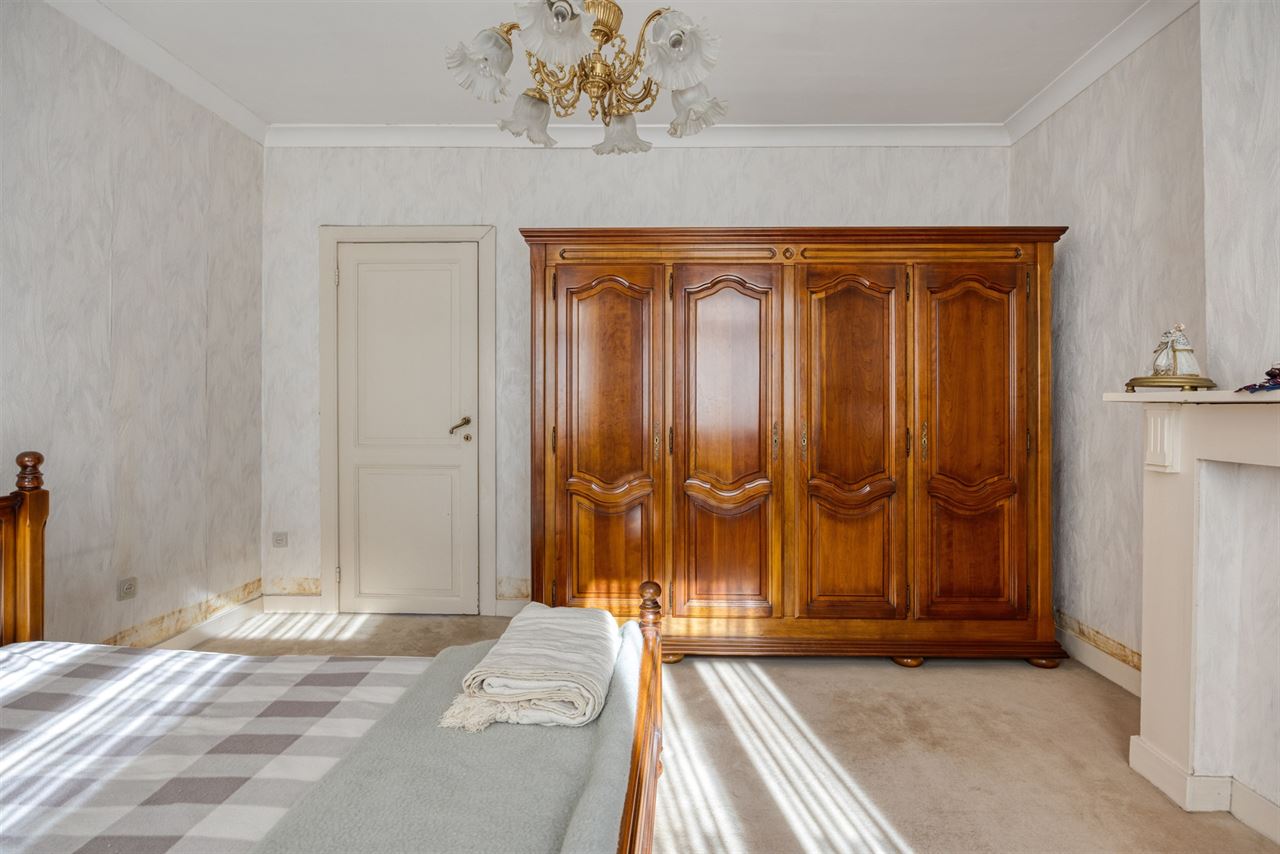 Te renoveren woning met 4 slaapkamers en tuin.
