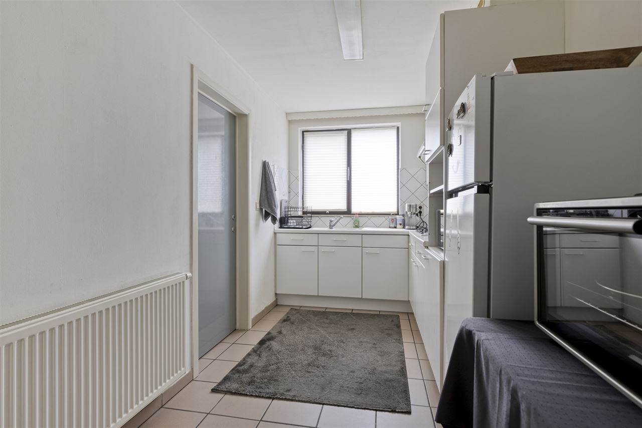 Instapklaar app. met 2 slaapkamers, terras en garage.