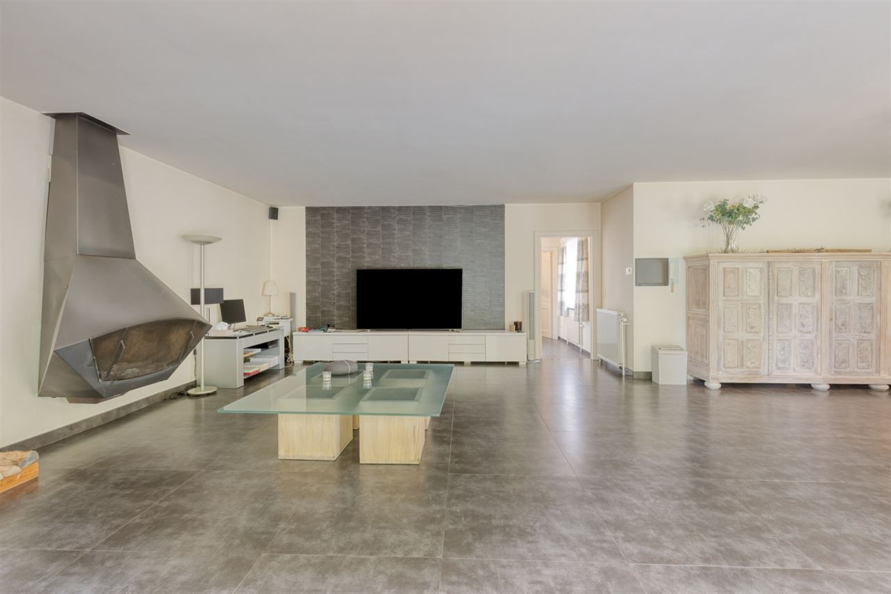 Open bebouwing met 5 (mog. 7) slaapkamers, tuin en garage
