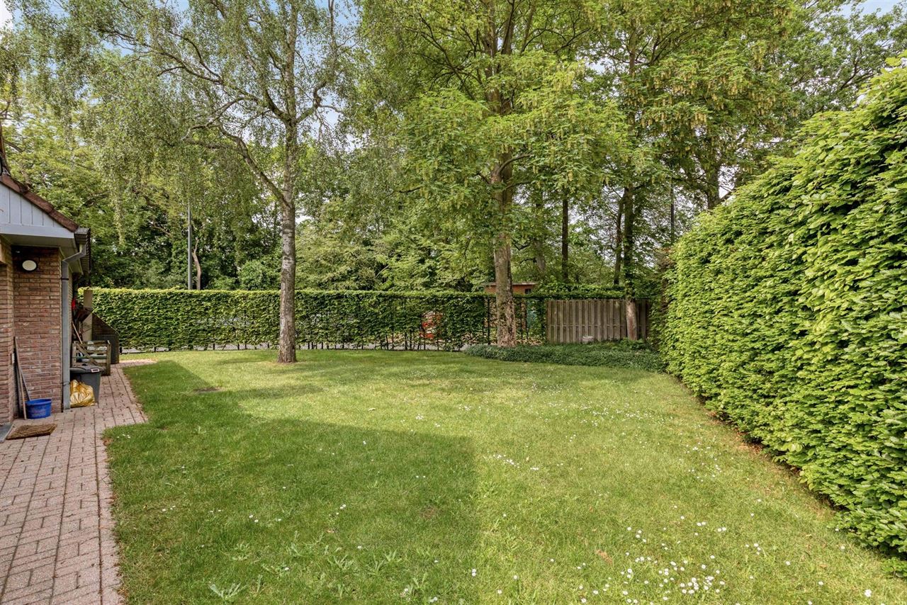 Open bebouwing met 5 (mog. 7) slaapkamers, tuin en garage