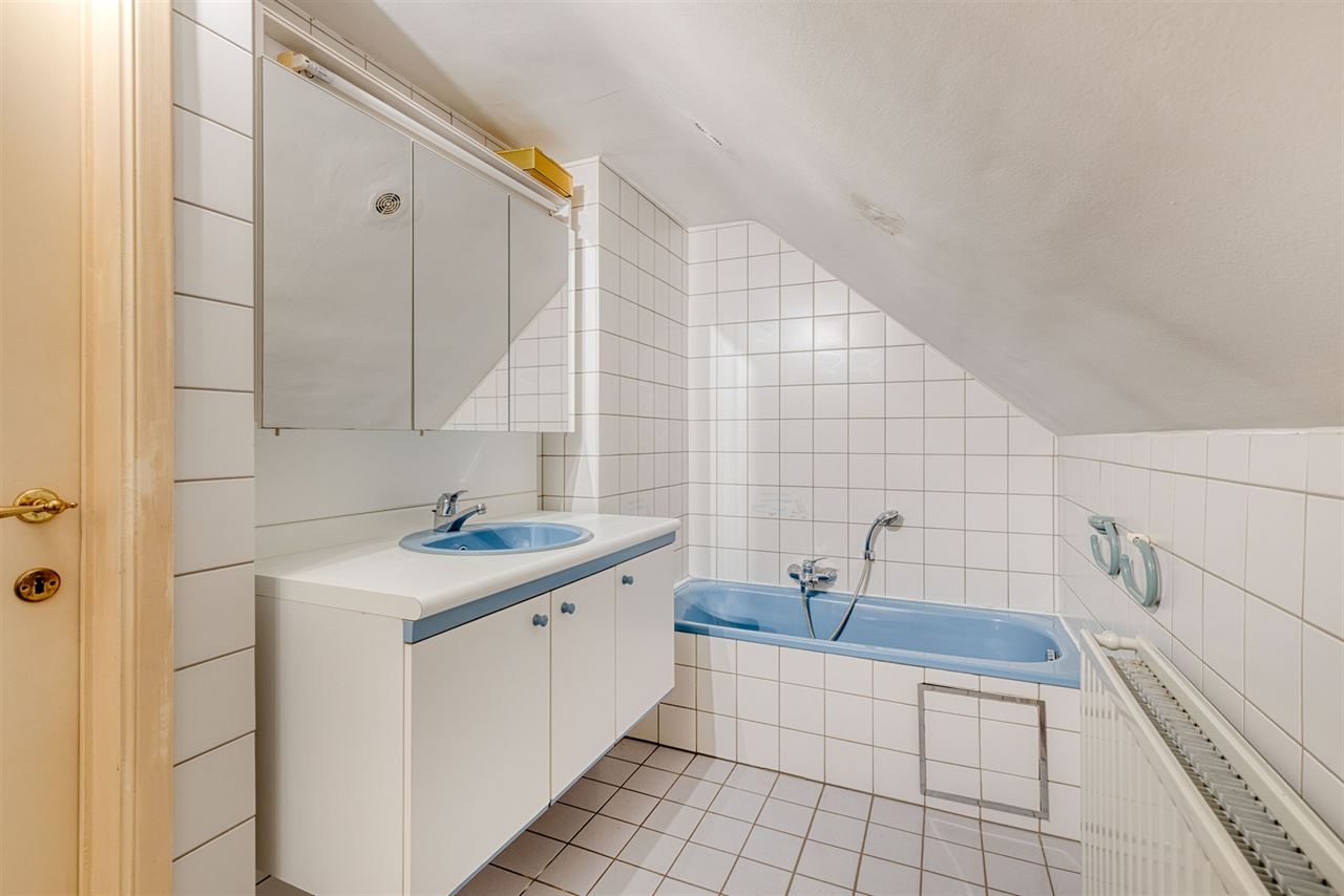 Open bebouwing met 5 (mog. 7) slaapkamers, tuin en garage