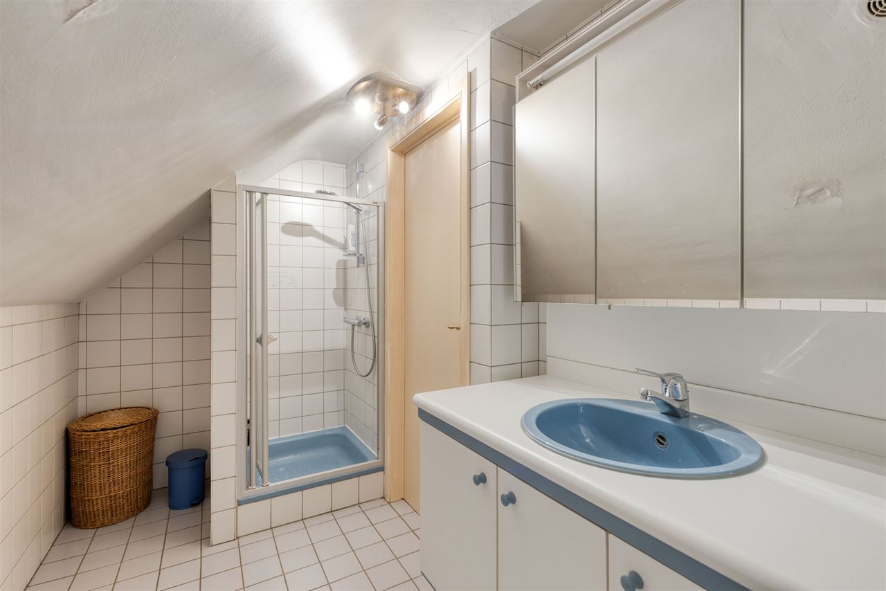 Open bebouwing met 5 (mog. 7) slaapkamers, tuin en garage