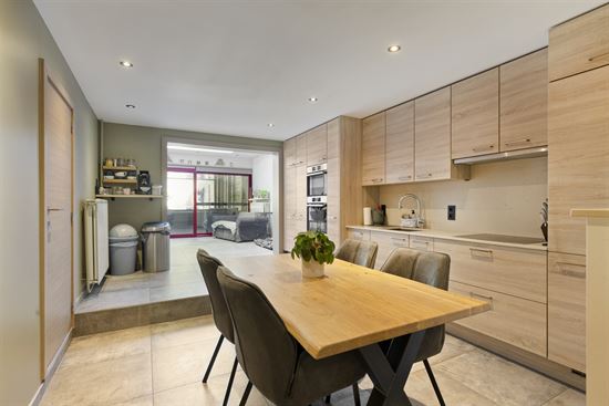 Multifunctioneel pand met woning en opslag.