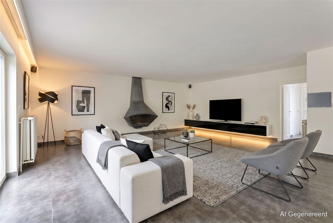 Open bebouwing met 5 (mog. 7) slaapkamers, tuin en garage