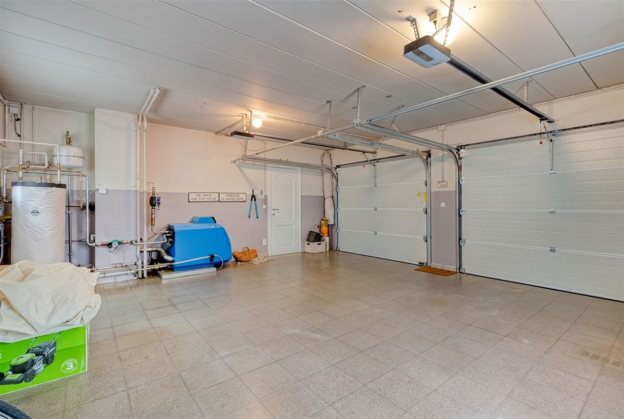 Open bebouwing met 5 (mog. 7) slaapkamers, tuin en garage