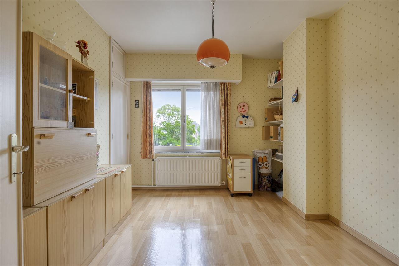 Woning met 3 slaapkamers, tuin en garage.