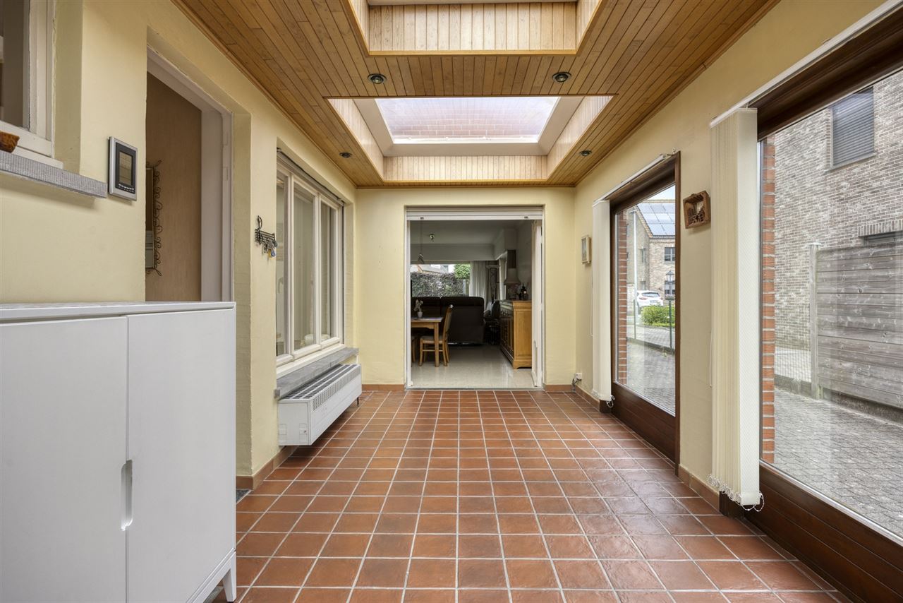 Woning met 3 slaapkamers, tuin en garage.