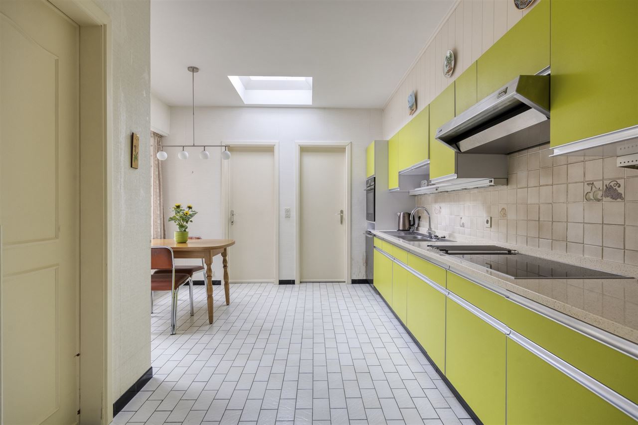Woning met 3 slaapkamers, tuin en garage.