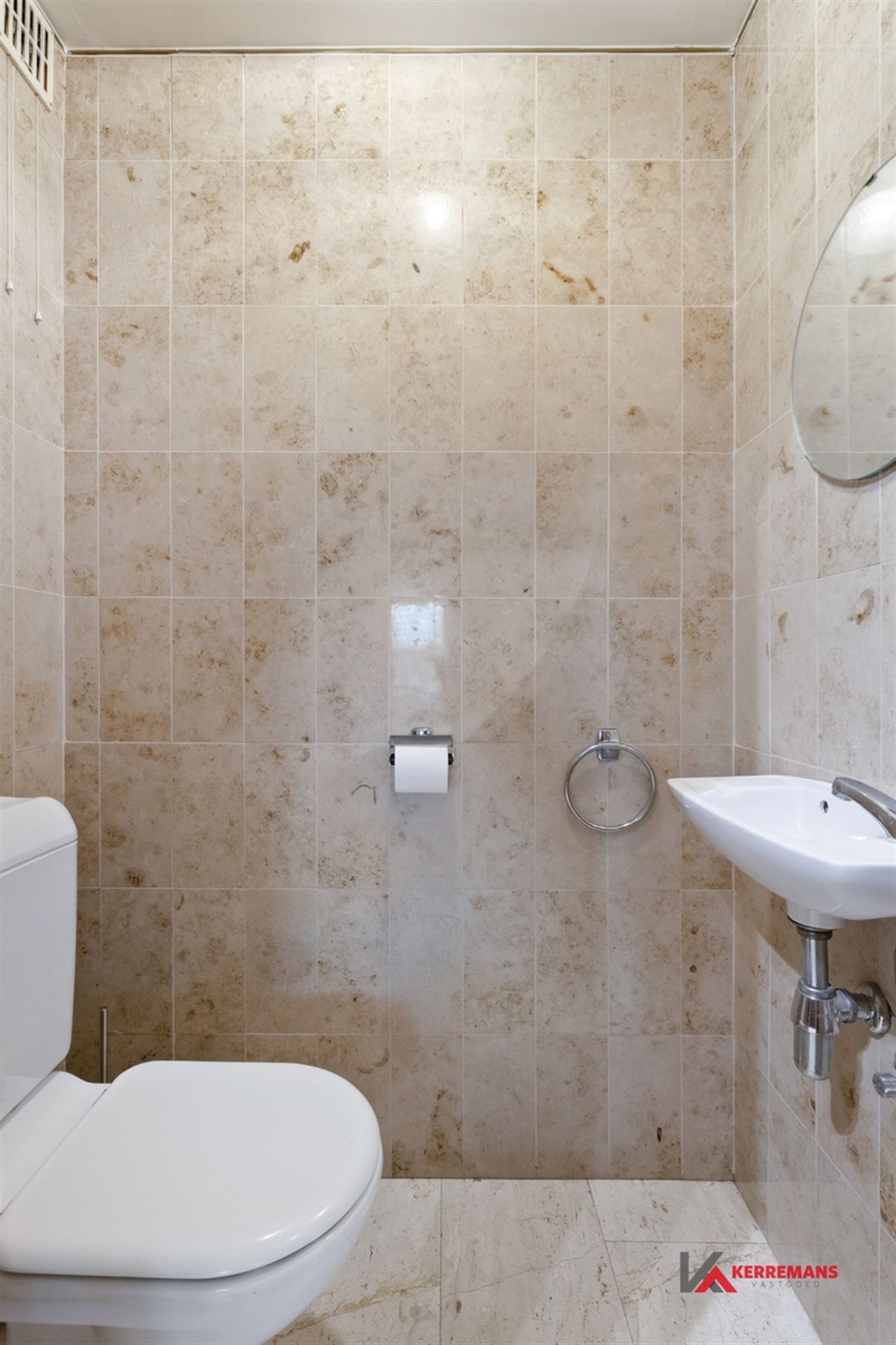 Instapklaar appartement met 3 slaapkamers en garage.