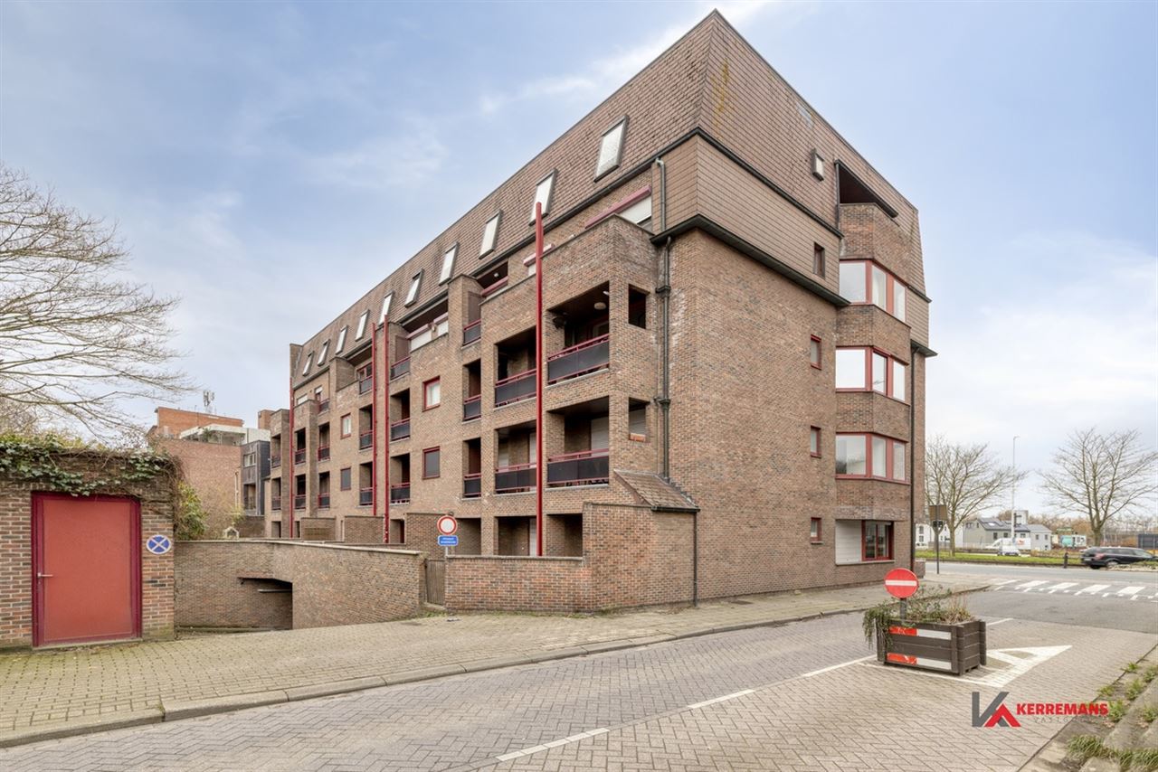 Instapklaar appartement met 3 slaapkamers en garage.