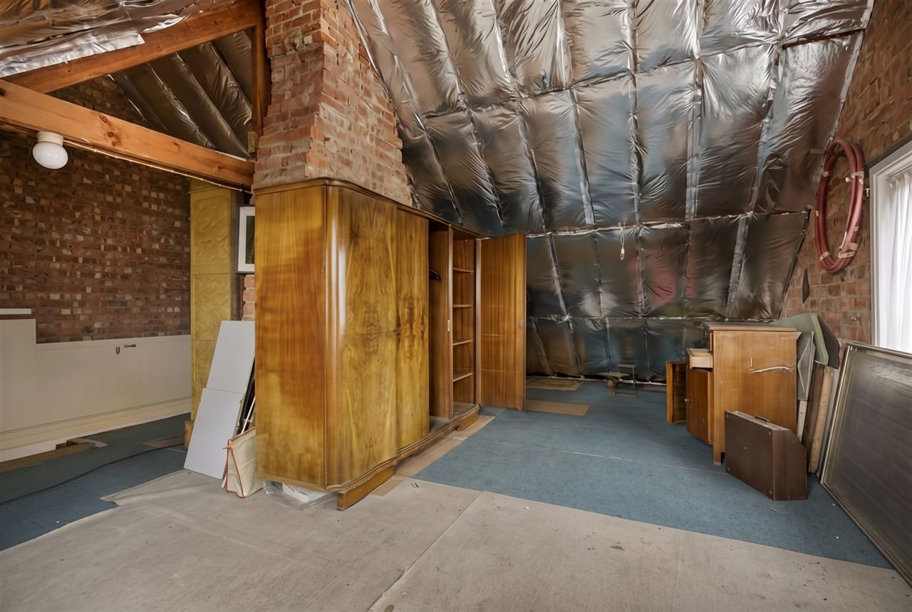 Woning met 3 slaapkamers, tuin en garage.